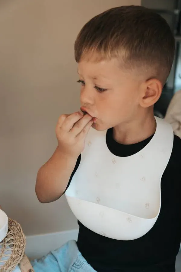 Babero y taza de silicona - ANIMAL FRIENDS 236 - Imagen 2